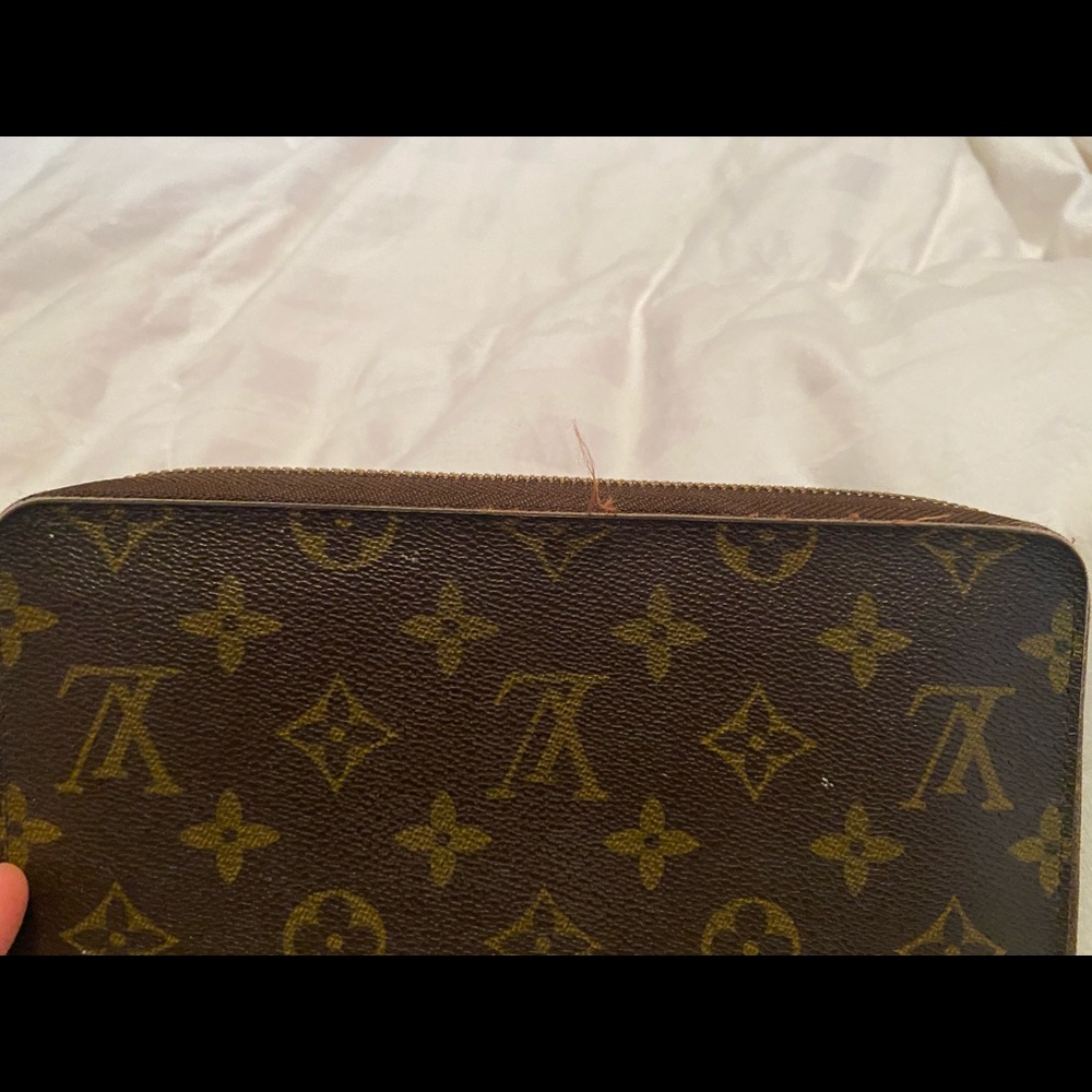 Zip Up Wallet - Picture 5 of 9